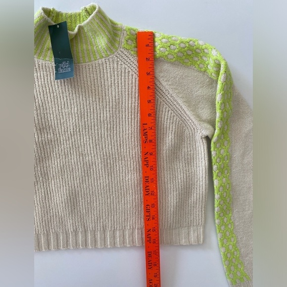 NWT‎ Wild Fable Womens Cropped Sweater Size Small Cream Floresent Green Stripe - Picture 5 of 11